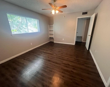 3106 Duval St - Photo Thumbnail 2