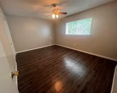 3106 Duval St - Photo Thumbnail 1
