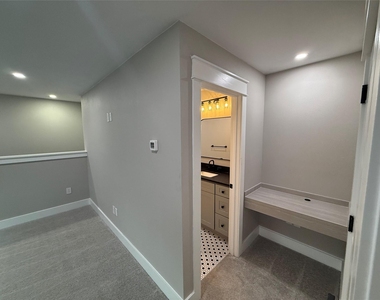 201 N Vandeveer St - Photo Thumbnail 17