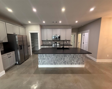 201 N Vandeveer St - Photo Thumbnail 4