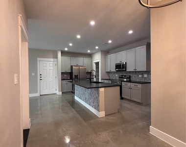 201 N Vandeveer St - Photo Thumbnail 6
