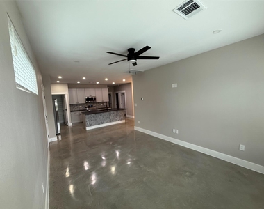 201 N Vandeveer St - Photo Thumbnail 23