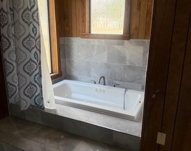 600 Pecan Ave - Photo Thumbnail 12