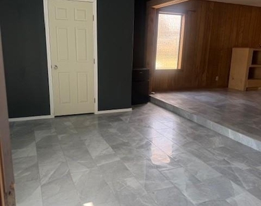 600 Pecan Ave - Photo Thumbnail 10