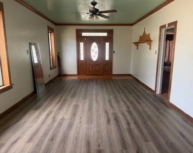 600 Pecan Ave - Photo Thumbnail 3