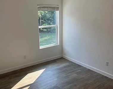 1440 Jackson St - Photo Thumbnail 2