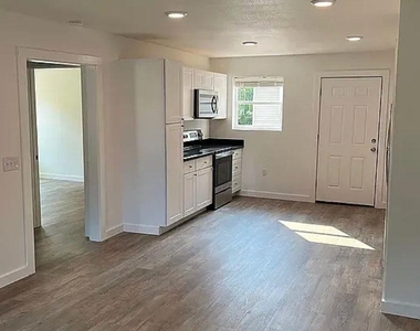 1440 Jackson St - Photo Thumbnail 6