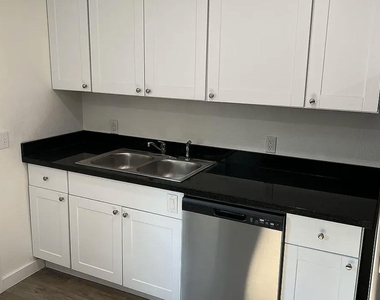1440 Jackson St - Photo Thumbnail 4