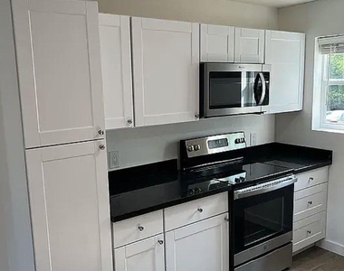 1440 Jackson St - Photo Thumbnail 3