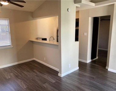 4314 Gillis St - Photo Thumbnail 2