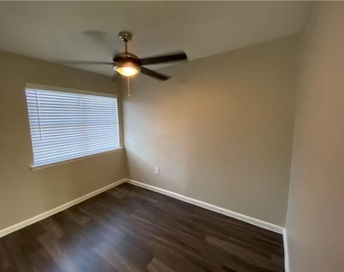 4314 Gillis St - Photo Thumbnail 6