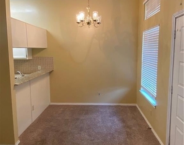 2802 Nueces St - Photo Thumbnail 3