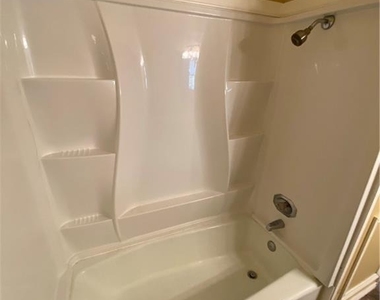 2802 Nueces St - Photo Thumbnail 11
