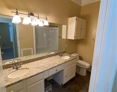 2802 Nueces St - Photo Thumbnail 9