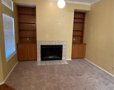 2802 Nueces St - Photo Thumbnail 4