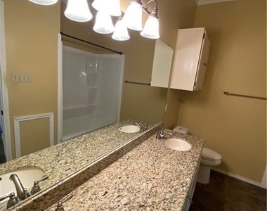 2802 Nueces St - Photo Thumbnail 10