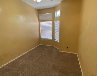 2802 Nueces St - Photo Thumbnail 6