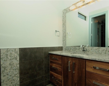 306 Franklin Blvd - Photo Thumbnail 13