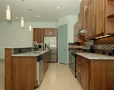 306 Franklin Blvd - Photo Thumbnail 7