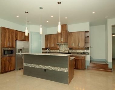 306 Franklin Blvd - Photo Thumbnail 6