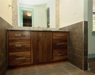 306 Franklin Blvd - Photo Thumbnail 15