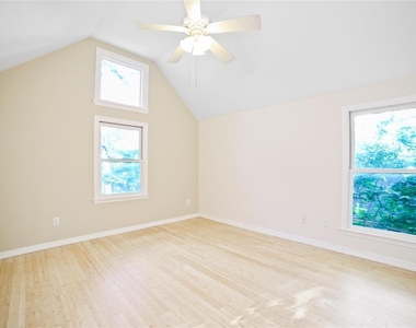 2716 E 22nd St - Photo Thumbnail 8