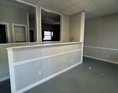 903 W 30th St - Photo Thumbnail 3