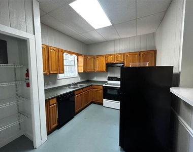 903 W 30th St - Photo Thumbnail 1