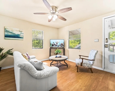 4812 Avenue G - Photo Thumbnail 1