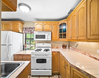 4812 Avenue G - Photo Thumbnail 10
