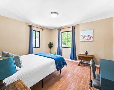 4812 Avenue G - Photo Thumbnail 4
