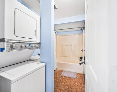4812 Avenue G - Photo Thumbnail 12