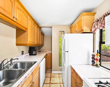 4812 Avenue G - Photo Thumbnail 8