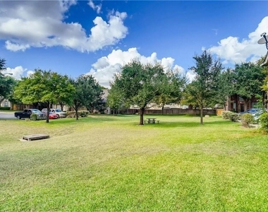 1821 Briarton Ln N - Photo Thumbnail 20