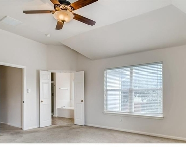 1821 Briarton Ln N - Photo Thumbnail 19
