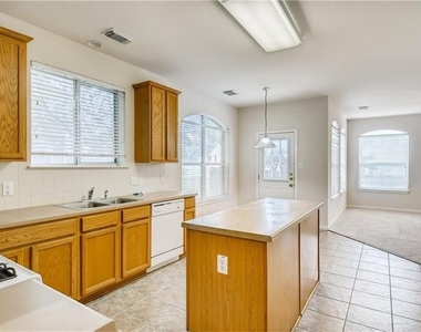 1821 Briarton Ln N - Photo Thumbnail 13