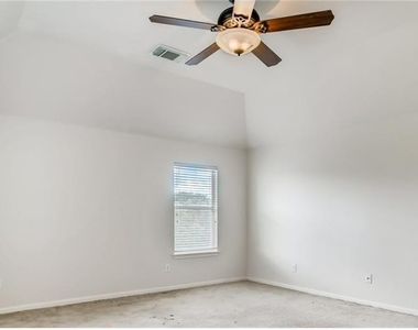 1821 Briarton Ln N - Photo Thumbnail 8