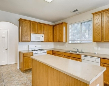 1821 Briarton Ln N - Photo Thumbnail 12