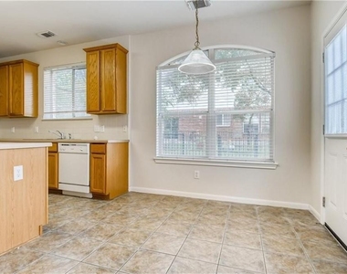 1821 Briarton Ln N - Photo Thumbnail 10