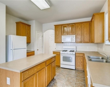 1821 Briarton Ln N - Photo Thumbnail 3