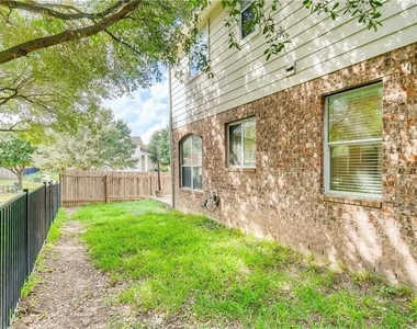 1821 Briarton Ln N - Photo Thumbnail 22