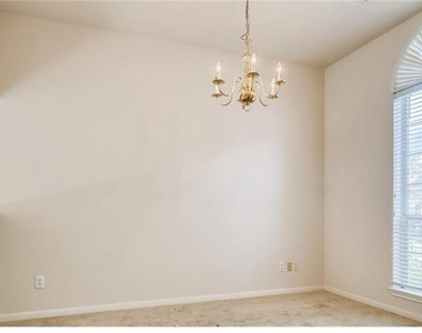 1821 Briarton Ln N - Photo Thumbnail 4
