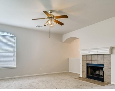 1821 Briarton Ln N - Photo Thumbnail 5
