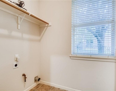 1821 Briarton Ln N - Photo Thumbnail 14