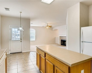 1821 Briarton Ln N - Photo Thumbnail 11