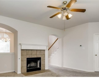 1821 Briarton Ln N - Photo Thumbnail 6