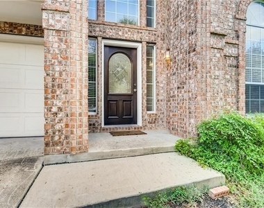 1821 Briarton Ln N - Photo Thumbnail 2