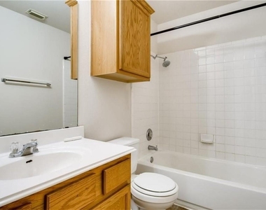1821 Briarton Ln N - Photo Thumbnail 15