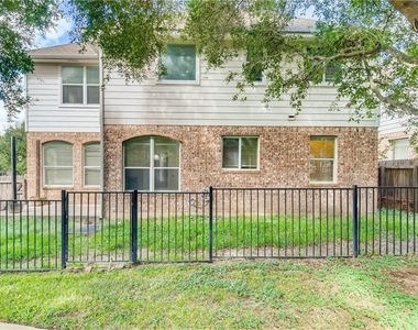 1821 Briarton Ln N - Photo Thumbnail 21