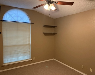 17130 Copperhead Dr - Photo Thumbnail 6